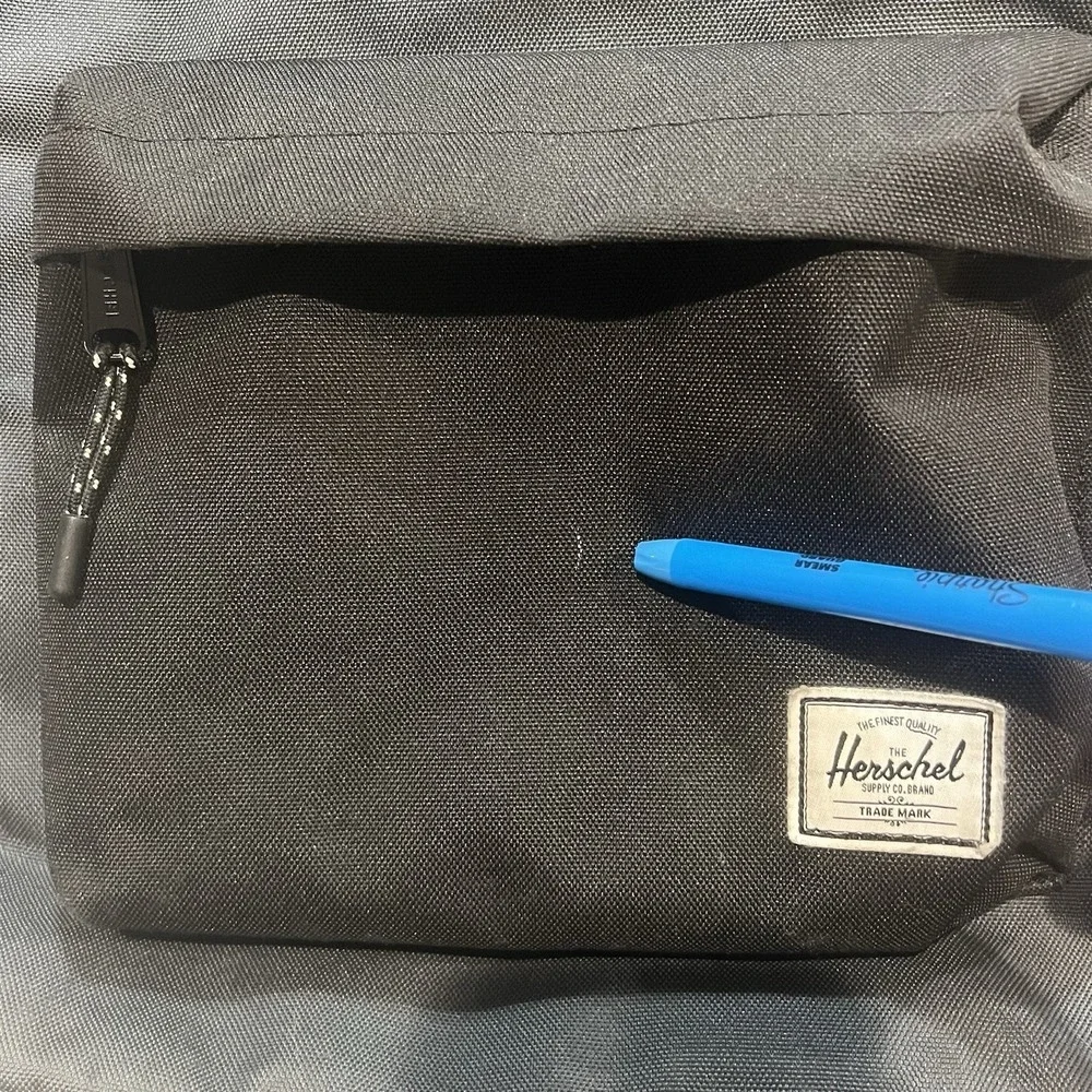 Herschel Supply Co. Classic XL 30L Plus Series Padded Backpack Gray‎ & Black